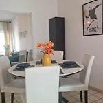 R Of Art Apartment Rom